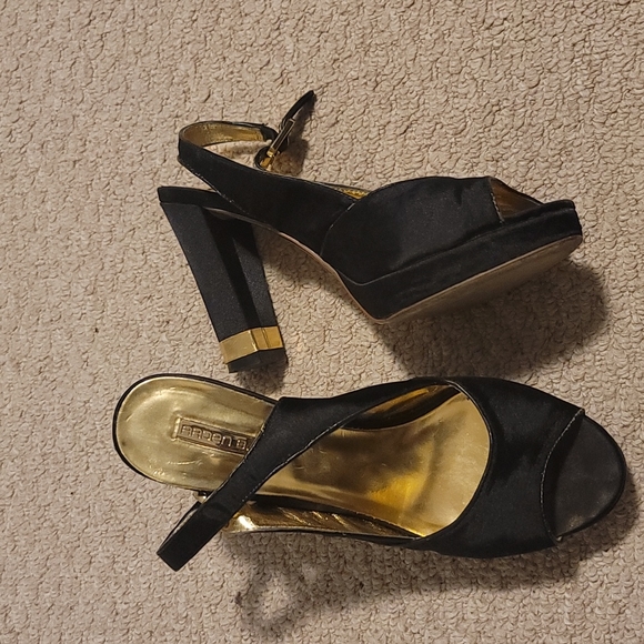 Black and gold heels - Picture 2 of 3